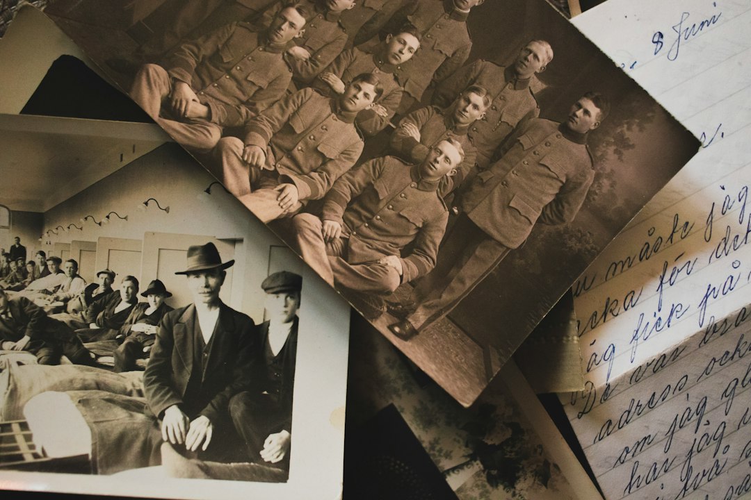 Alte Fotos restaurieren: So rettest du vergilbte Erinnerungen mit und ohne KI